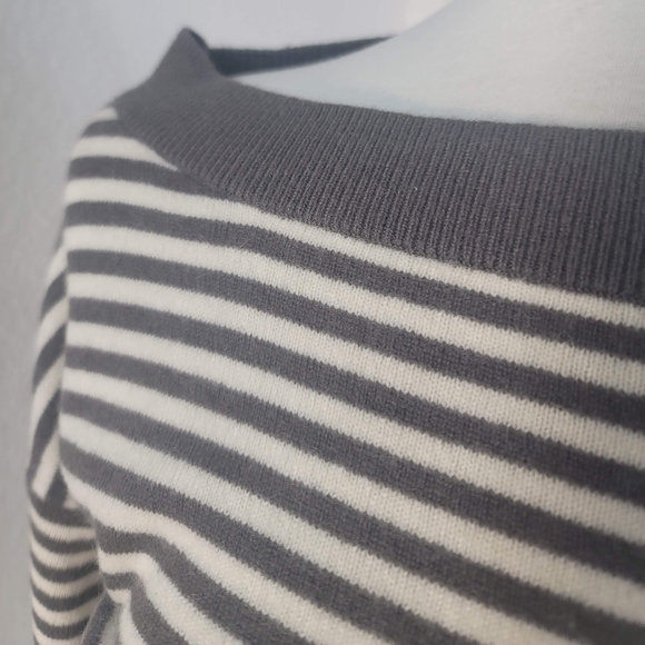 CLUB MONACO 100% CASHMERE STRIPED LONG SLEEVE BOAT NECK WOMEN'S SIZE SMALL - Picture 8 of 16